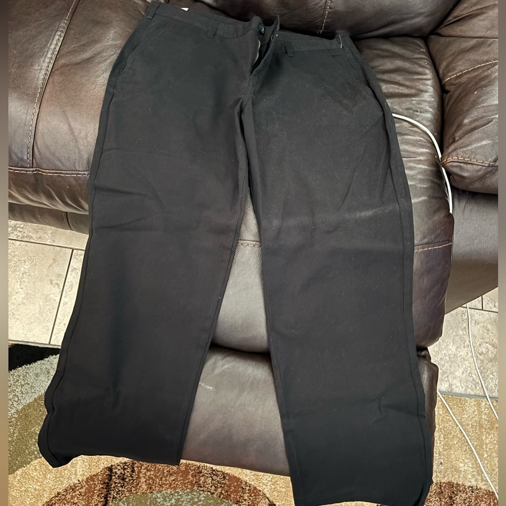 Izod Men's Black Straight-Leg Dress Pants